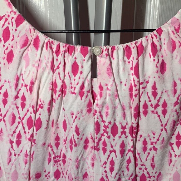 Beautiful Sleeveless Blouse - Picture 6 of 8